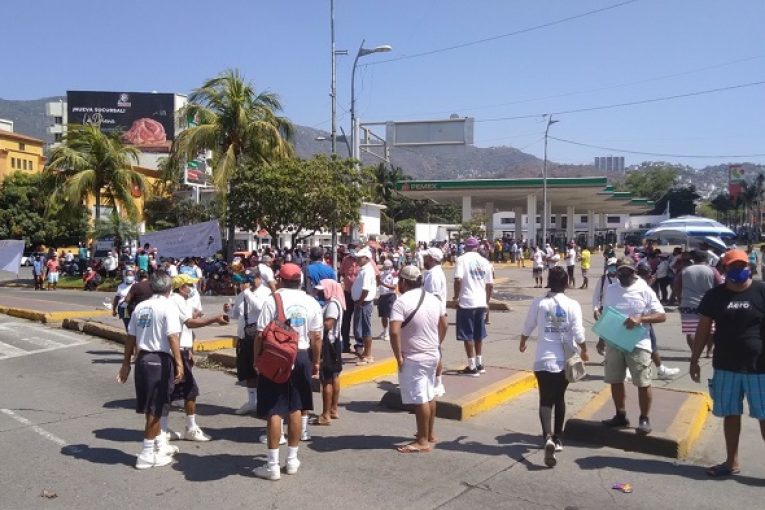 Protestan prestadores de servicios turísticos en Acapulco
