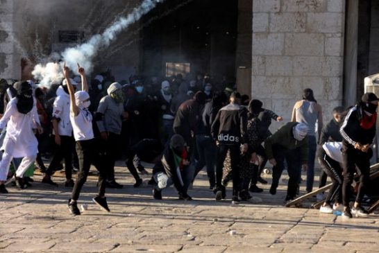 Enfrentamiento entre palestinos y policía deja al menos 152 heridos