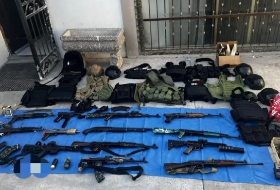 Catea FGR inmueble en Veracruz y localiza armas, droga y equipos tácticos