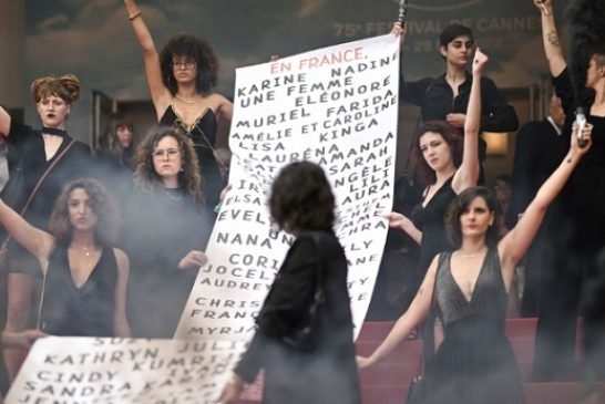 Protestan en la alfombra roja de Cannes contra los feminicidios
