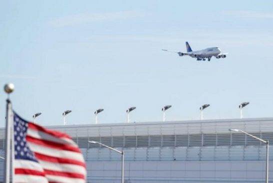 EU levantará obligación de test covid para viajeros que lleguen por avión: Casa Blanca