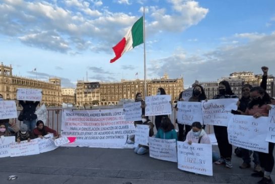 Maestros de Veracruz protestan en Zócalo de CDMX￼