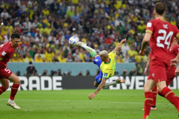 Brasil derrota 2-0 a Serbia con un golazo de Richarlison