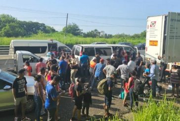 INM rescata a 172 migrantes abandonados en un tractocamión en Veracruz