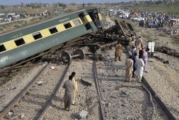 Tren se descarrila en Pakistán: al menos 30 muertos y 80 heridos
