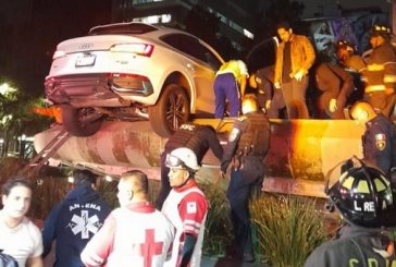 Camioneta se impacta contra la Diana Cazadora en Paseo de la Reforma