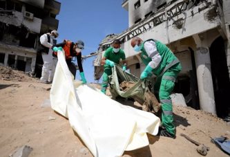 Hallan cadáveres en fosas comunes en el hospital Shifa de Gaza