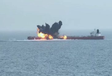Un ataque a barco petolero provoca marea negra de 220 kilómetros en Mar Rojo